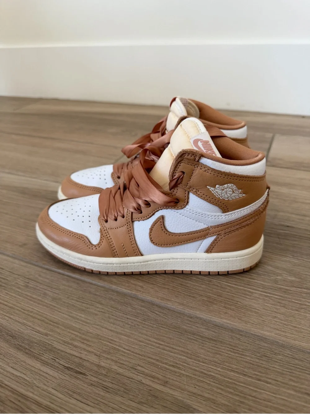 Youth High-Top Air Jordan Sneakers in Praline with Satin Laces - Picture 3 of 8
